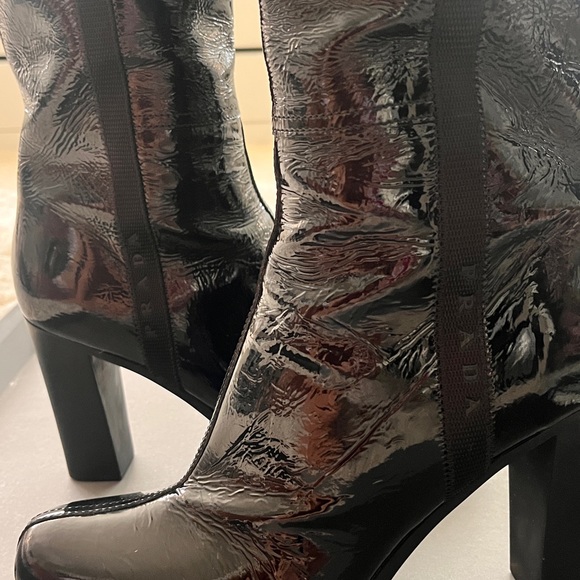 PRADA black patent leather boots with rubber heel and sole - Picture 6 of 8